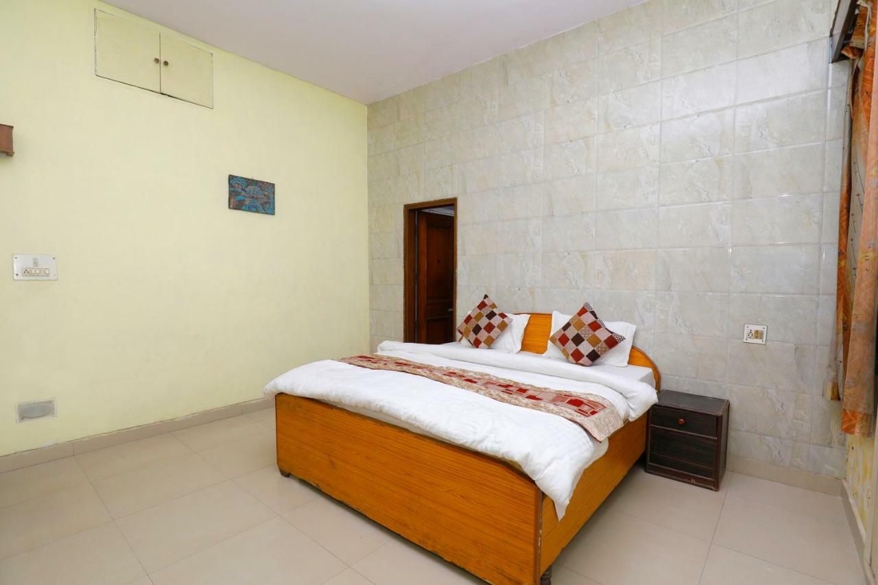 Hotel New Bakshi House 2*